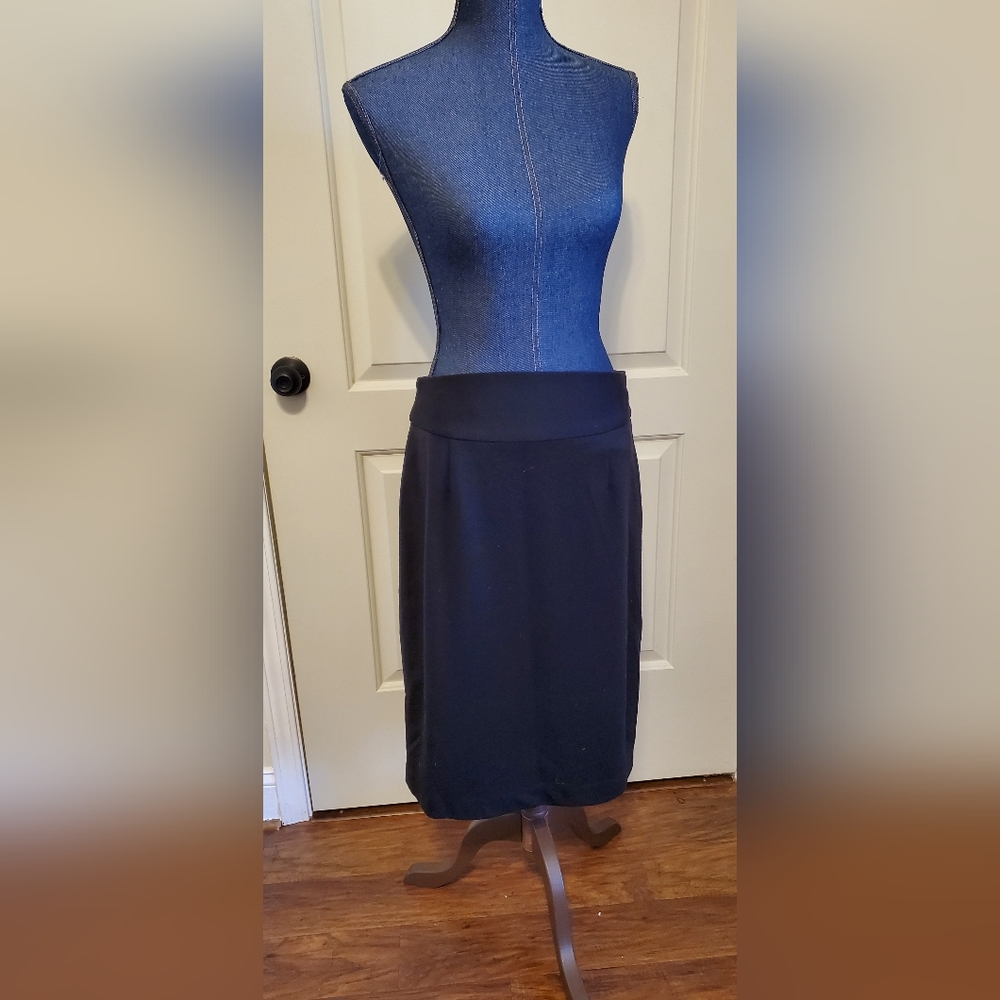 Simple midi black skirt